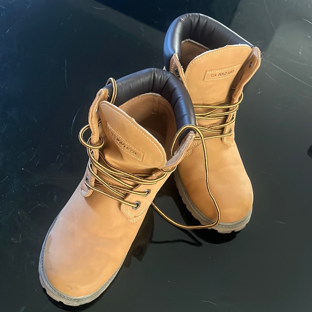 New, barely worn